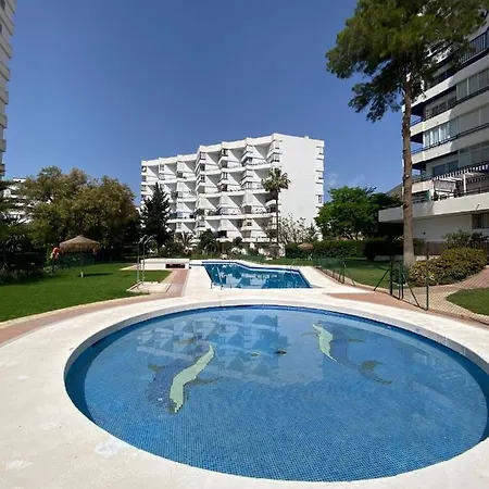 Diorama D Con Impresionante Vista, Piscina Y Parking Бенальмадена